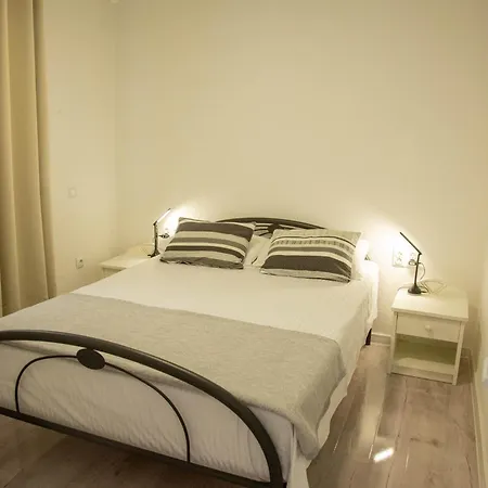 Apartment Vis Ivona I Daria Milna (Hvar)