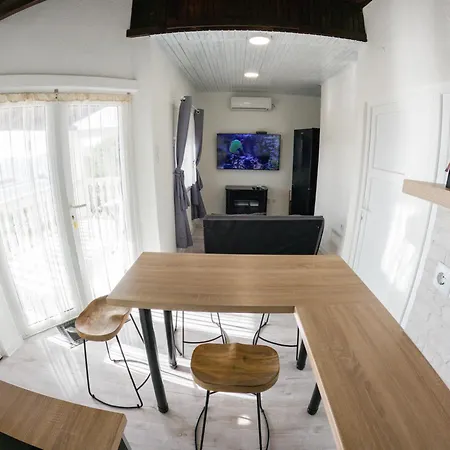 Apartment Vis Ivona I Daria Milna (Hvar)